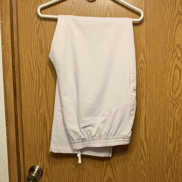 White scrub set - Picture 4 of 5